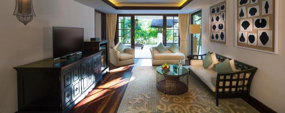 content/hotel/Jumeirah Vittaveli/Accommodation/2 Bedroom Beach Suite with Pool/JumeirahVittaveli-Acc-2BBeachSuite-05.jpg